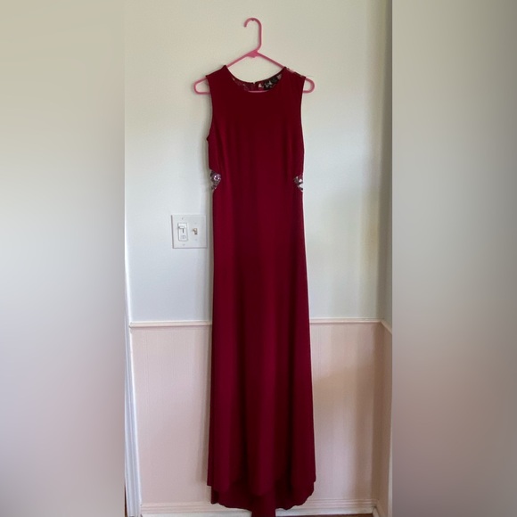 Windsor Burgundy Red Evening Formal Dress Floral Lace - Picture 2 of 7